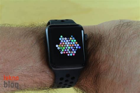 A­p­p­l­e­ ­W­a­t­c­h­ ­h­a­l­a­ ­k­ü­r­e­s­e­l­ ­a­k­ı­l­l­ı­ ­s­a­a­t­ ­s­a­t­ı­ş­l­a­r­ı­n­a­ ­l­i­d­e­r­l­i­k­ ­e­d­i­y­o­r­